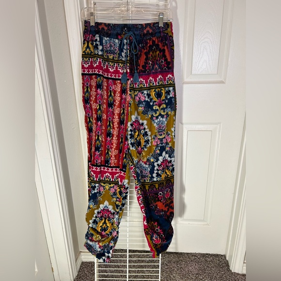 XS, fits like M Anthropologie Velvet Joggers Pants Victorian Patchwork Boho - Picture 2 of 8